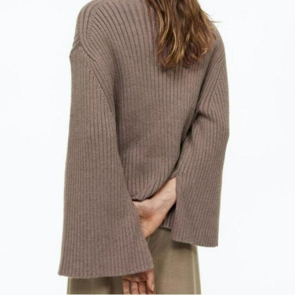 H&M Turtleneck Tan Oversized Sweater Size Medium - Picture 2 of 5